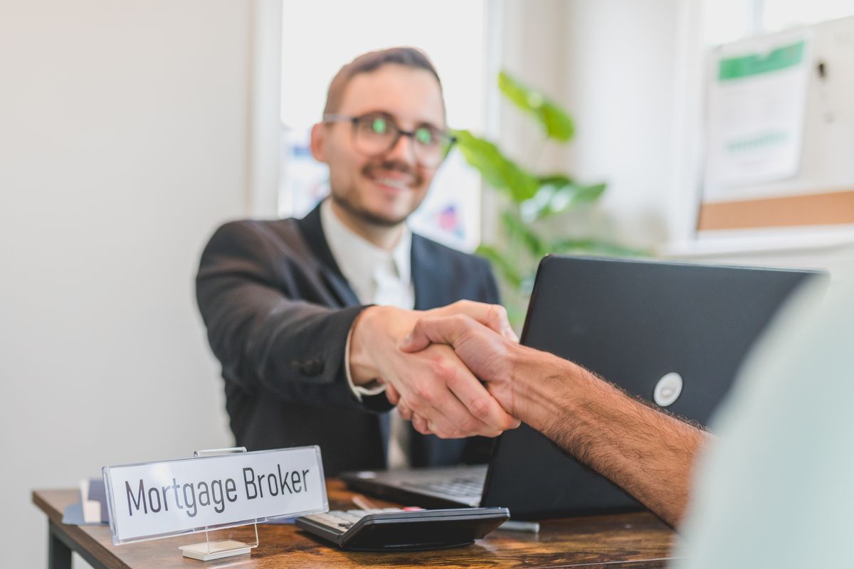 Estate agency growth: closing a deal with a handshake
