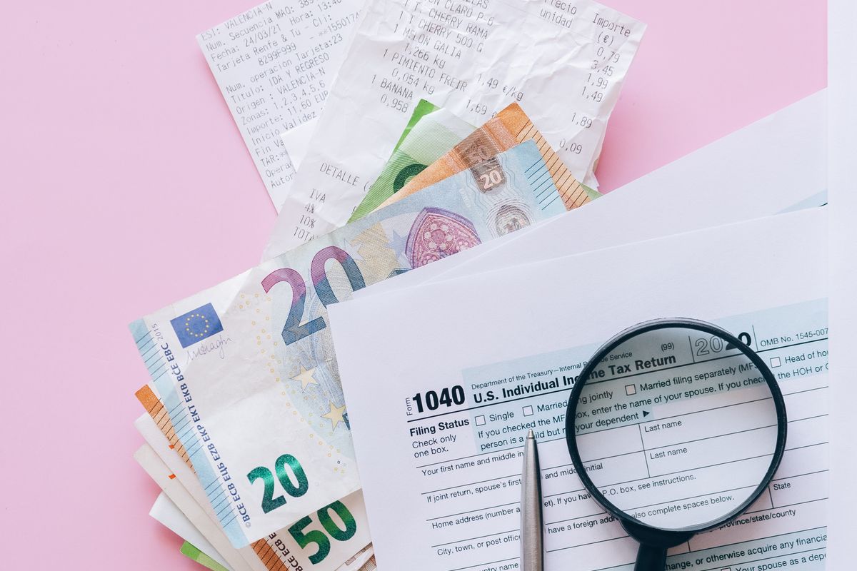 Euro notes and paperwork for Spanish property transfer tax (ITP)